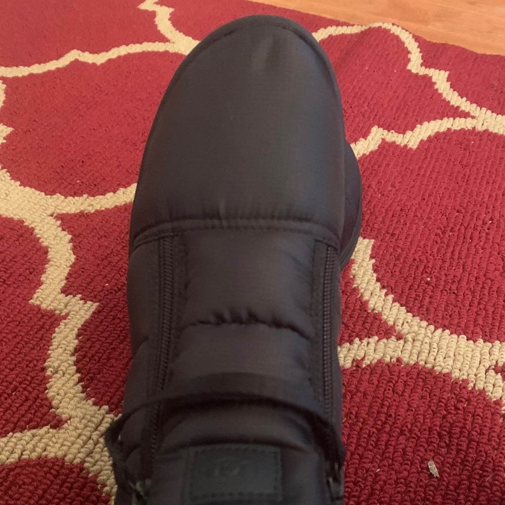 UGG  Lakesider Zip Puff Ankle Boots (Black)